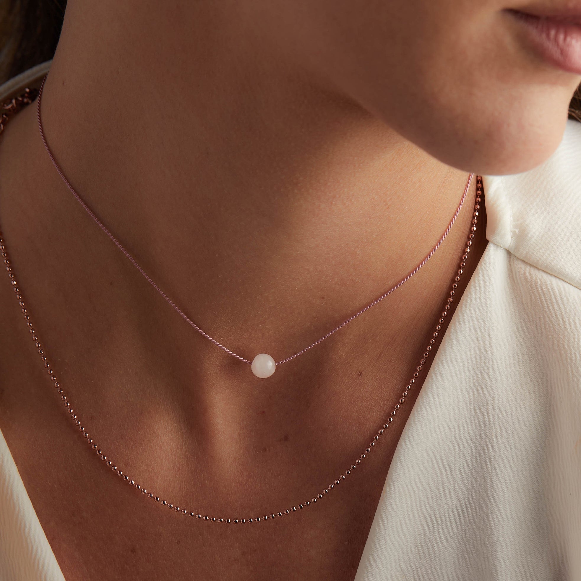 rose-quartz-gemstone-cord-necklace-on-model-AA671022SS-05.jpg